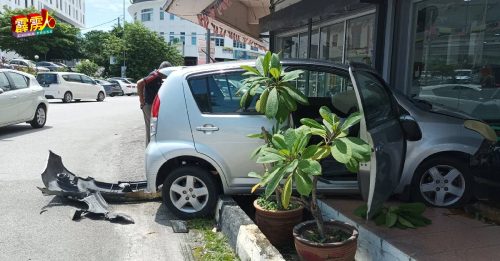 又一宗！ 车子失控险撞店