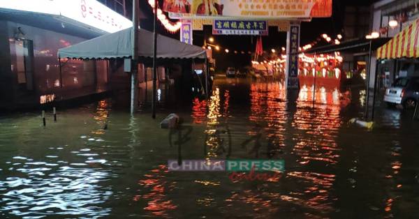 大涨潮今晨摸黑蹂躏安顺市区，沦陷地区进一步扩大。