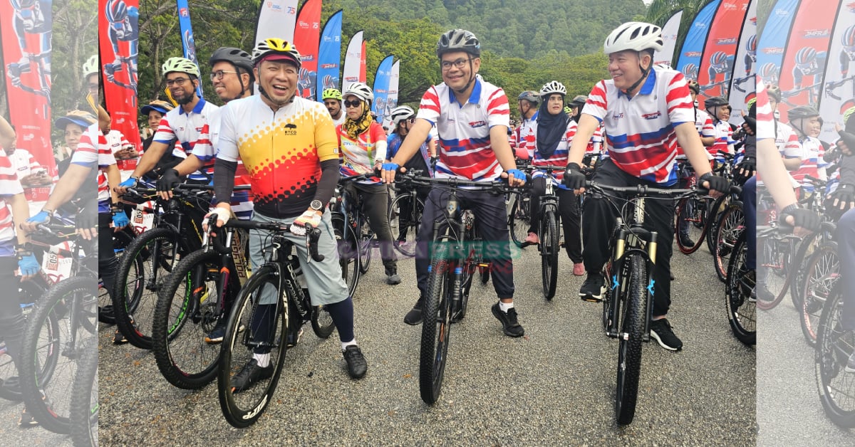 法迪拉尤索夫（右起）、阿克马和梅格贾拉鲁丁梅格哈山，相谈甚欢，轻鬆应付7.5公里骑程。