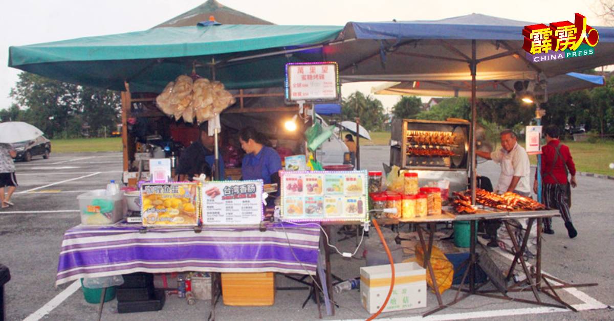 美味的夜市小食，让人垂涎三尺。