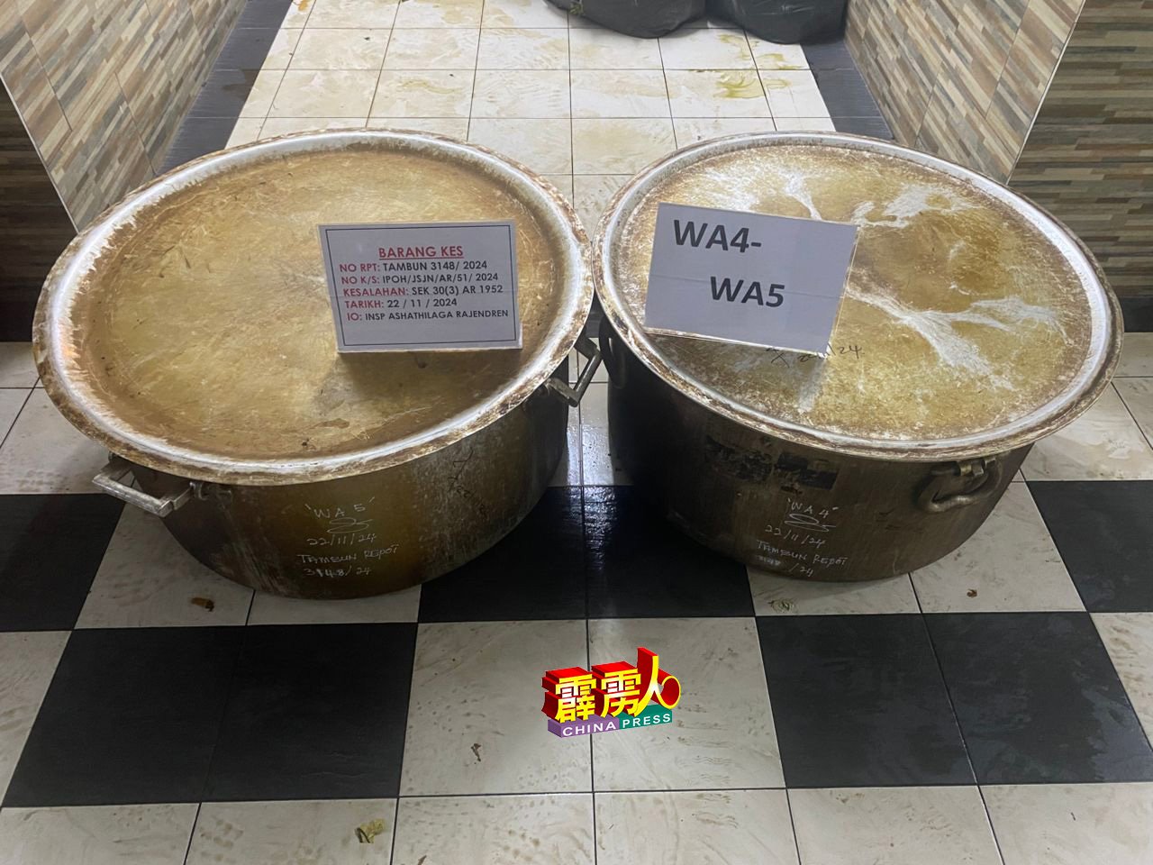 警方起获2个没有品牌的银色锅具，相信是提炼毒品的工具。（怡保警方提供）