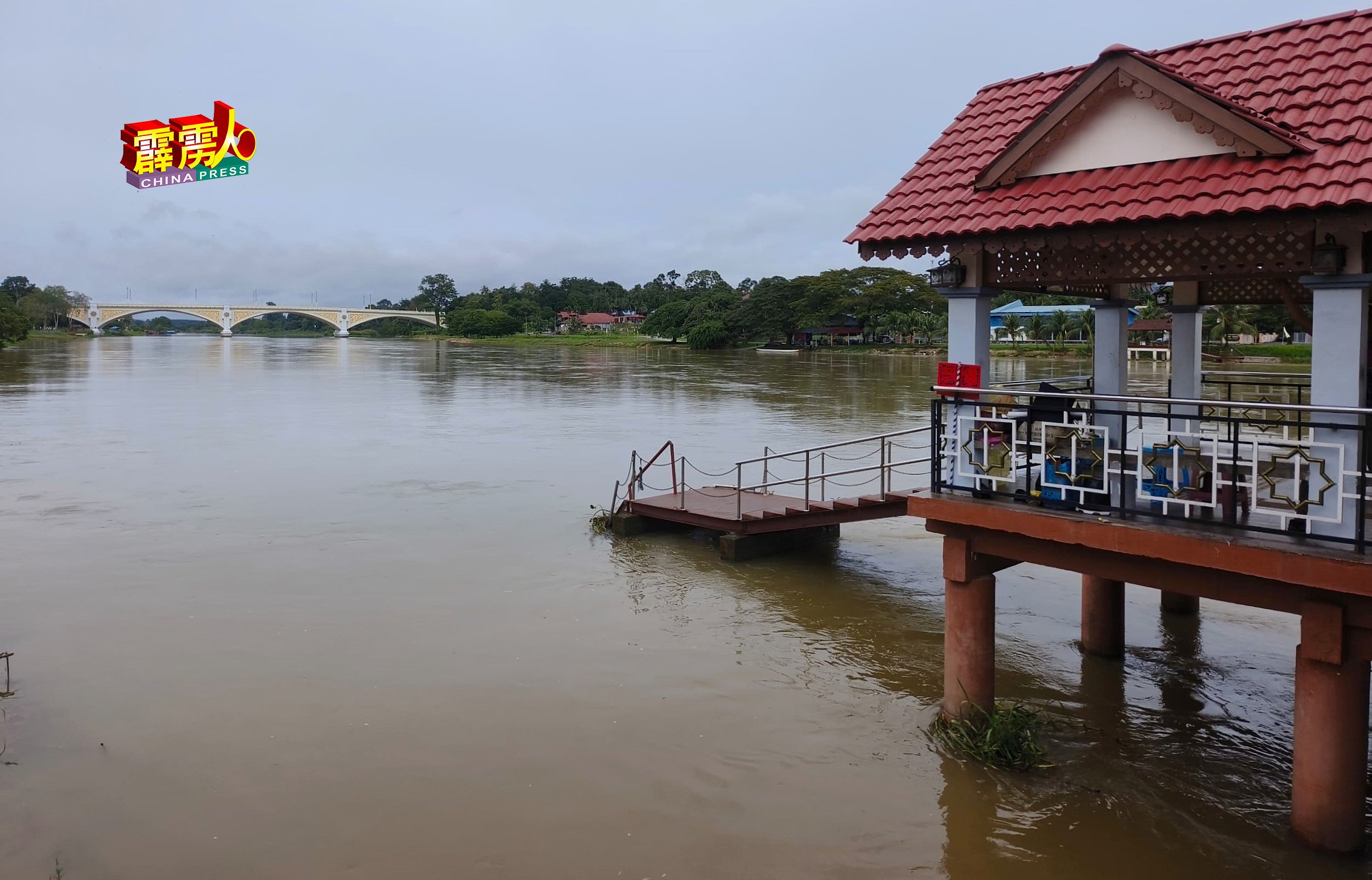 随着大马气象局发布持续降雨警报，江沙市议会已加强对当地霹雳河水位的监控，同时强化防灾准备。