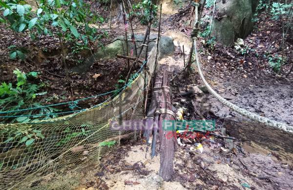 受访者和网友均指300山内现有的登山基设，是登山友自费义务设置，非政府设置。