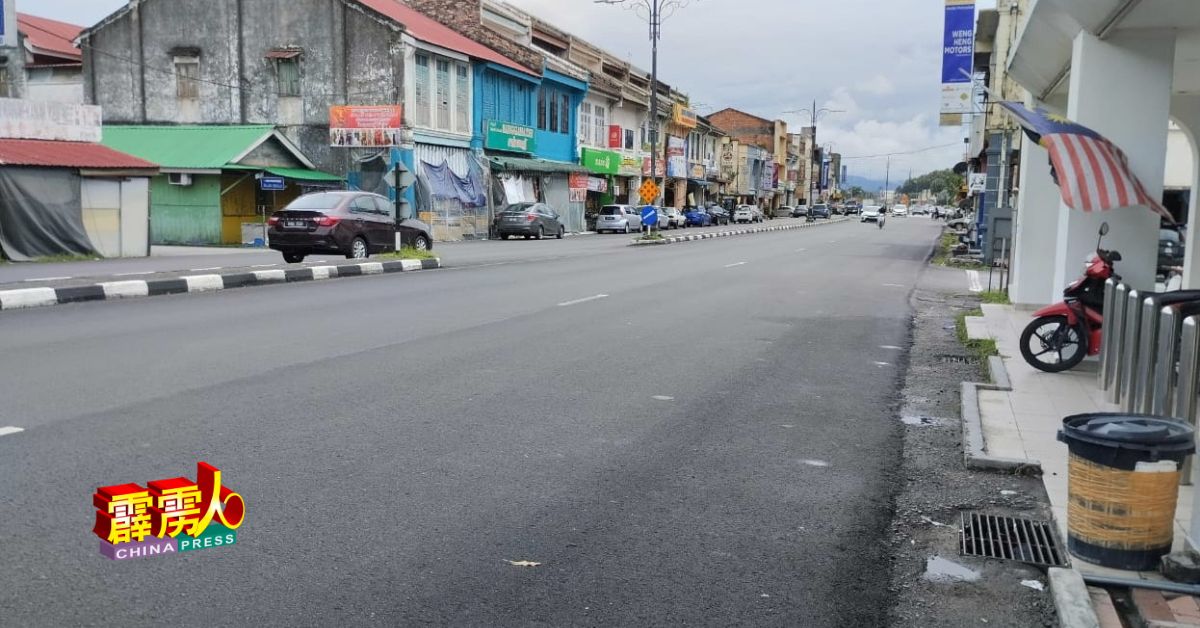 和丰大街道路重铺后更加宽敞，商家期待当局恢复泊车格措施，带动人潮剌激市区经济。