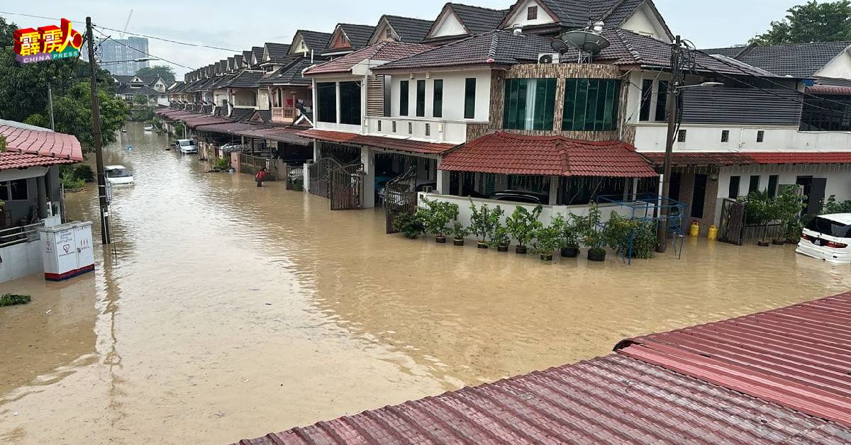 超过20小时的长命雨，带来异常的雨量，导致怡保美园红鹰园接近250户人家遭遇近40年来最严重的水灾。