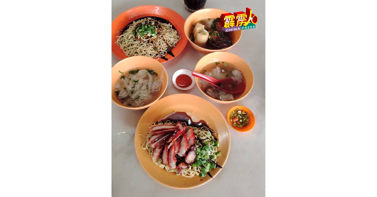叉烧云吞面丶云吞面丶猪肉云吞及其它酿料,令人食指大动。