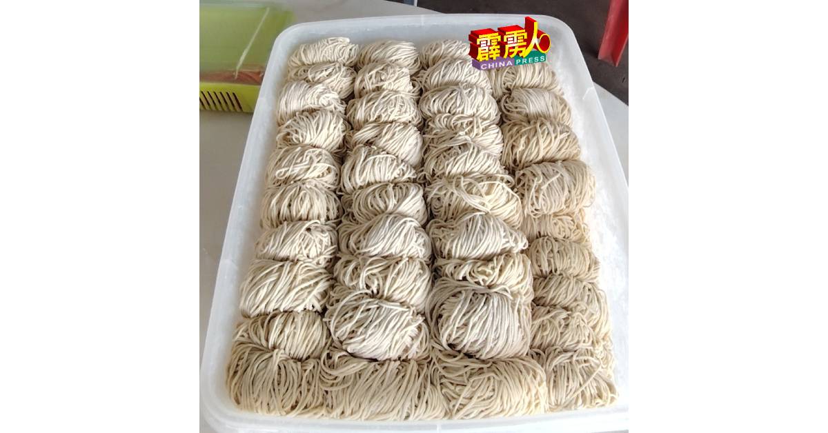 用棍子压打的云吞面韧度高,够爽口。