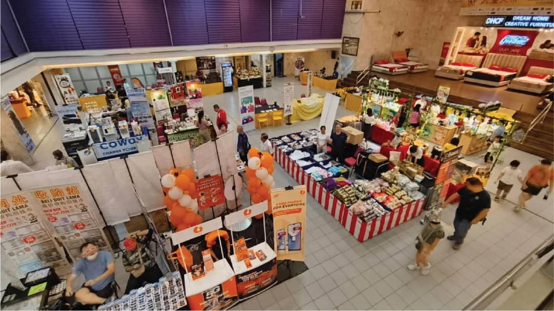 冷气大礼堂举行庙会年货展销会。