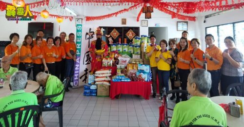 访幸运之家 老人院 （慈爱人间）派116封红包