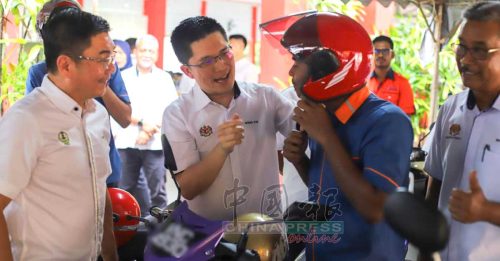 为陆兆福遭酸为“车牌部长”喊冤 黄家和：赚来的钱为推动惠民政策