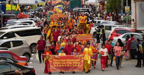 乙巳年霹雳州元宵文化夜 逾1300人怡保旧街场大游行