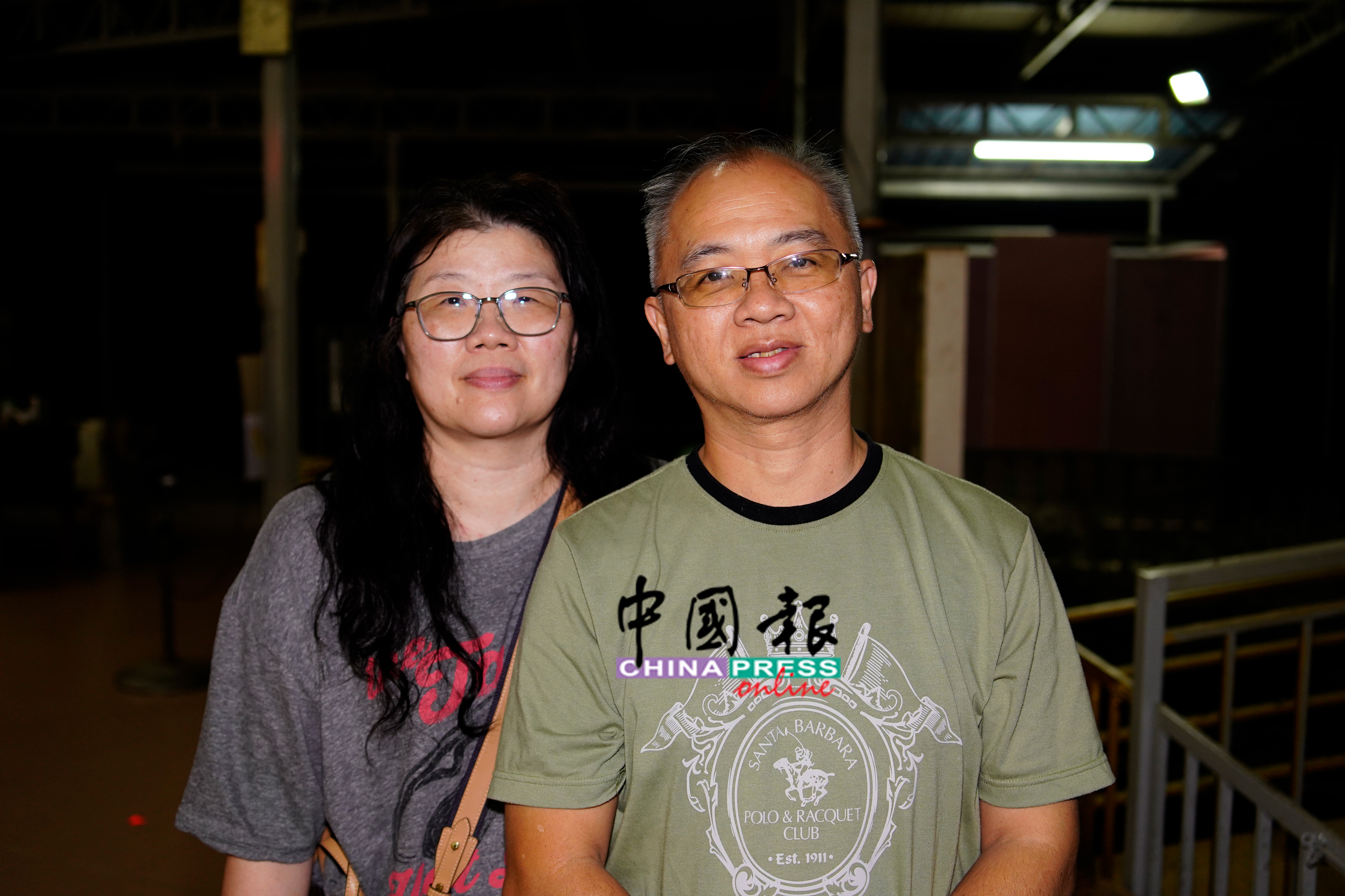 郭志荣夫妇都患有严重的近视、远视及散光问题。