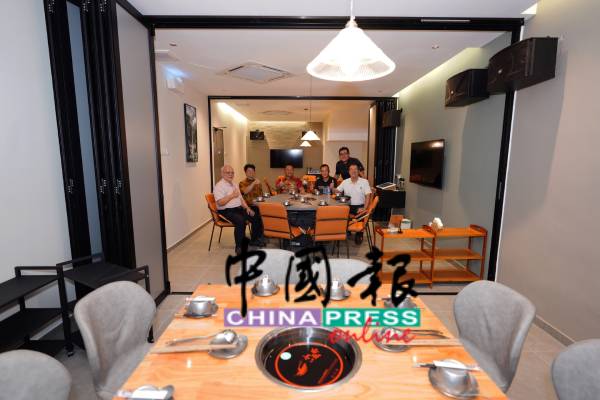 小成都火锅店看准本地中国火锅的市场。