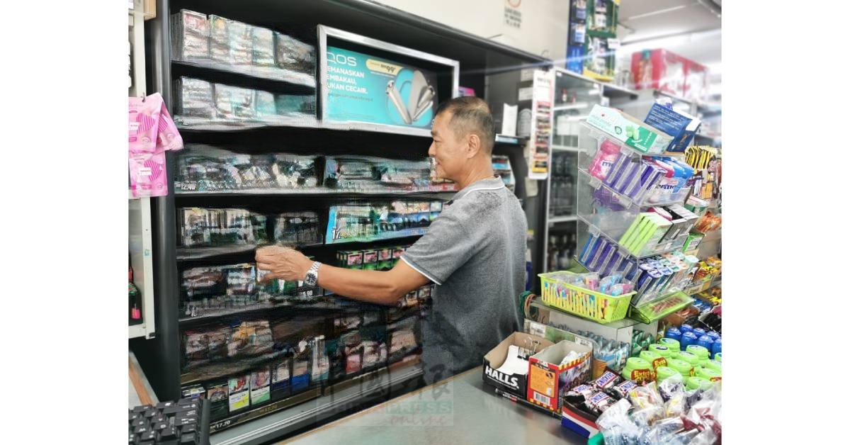 目前在各商店及便利店等,各香烟柜都是公开式售卖,这让人轻易选购香烟品牌。