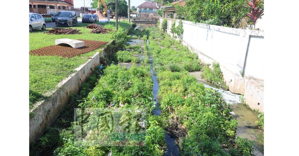 仙花园另一道水沟工程,正待承包商展开拓及修建。