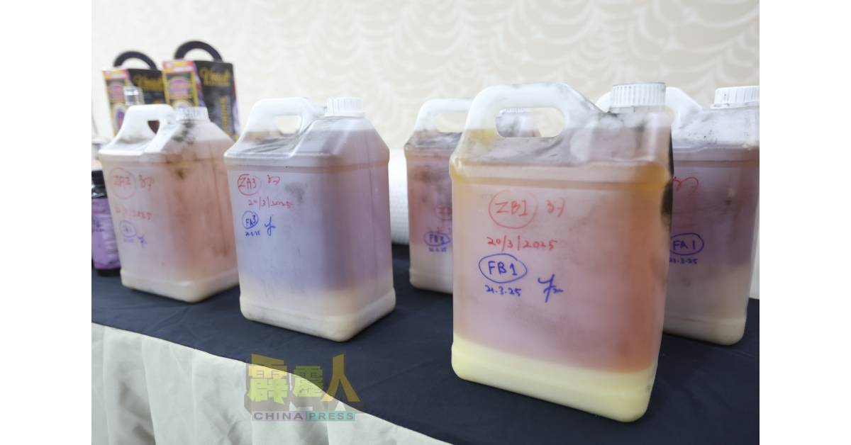 警方在嫌犯住家内起获大量毒液。