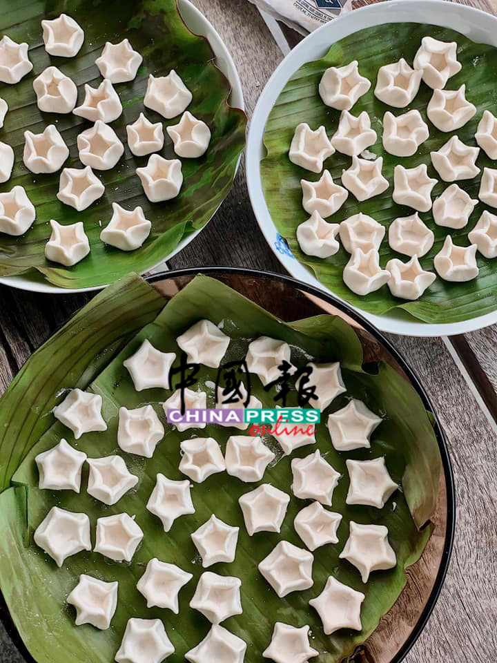马来传统糕点——糯米粉椰浆糕(Kuih Cecemek)近年来渐被遗忘,尤其在年轻一代之间知名度不高,甚至有失传之虞。