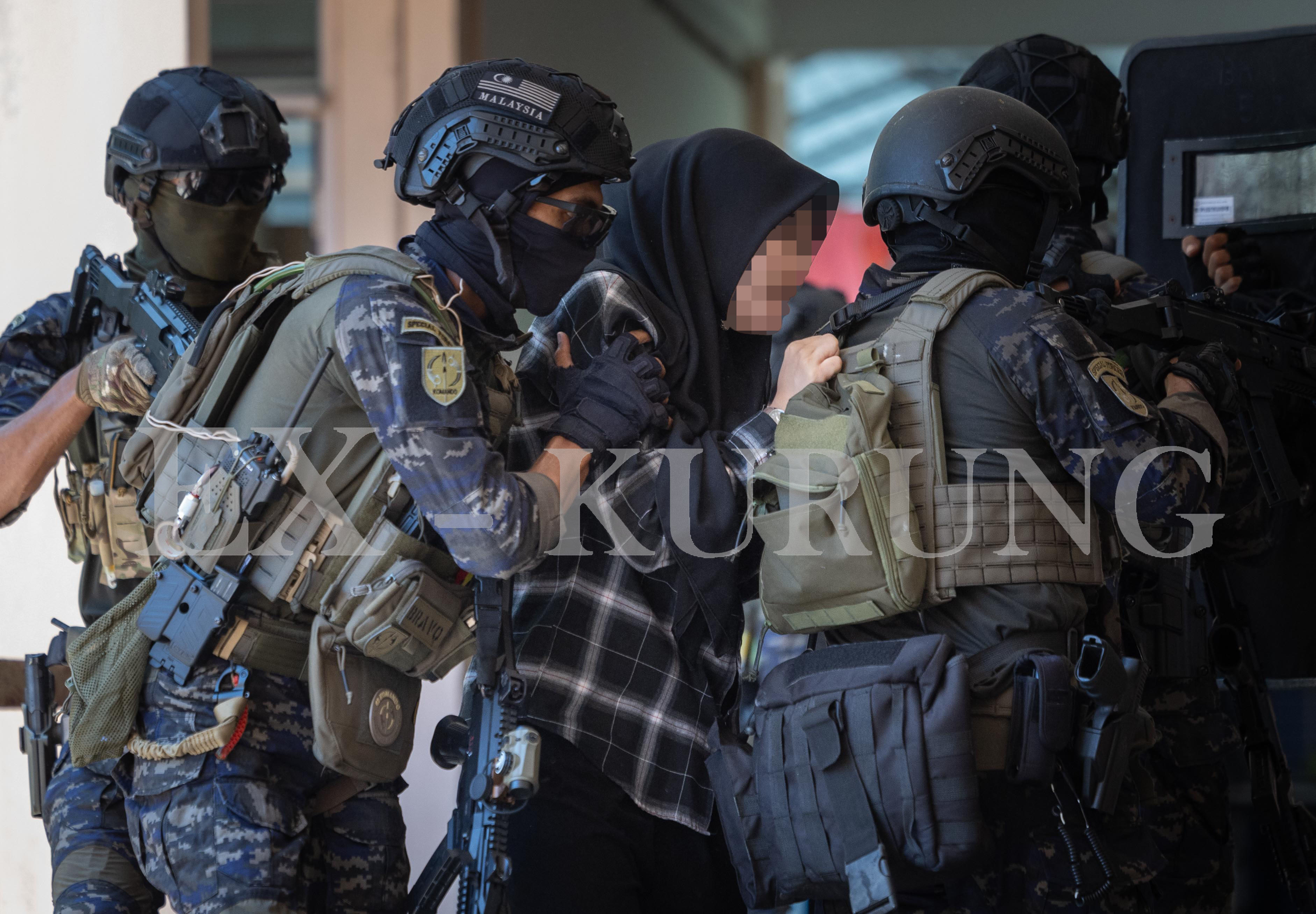 警察经过重重部署,成功救出人质。