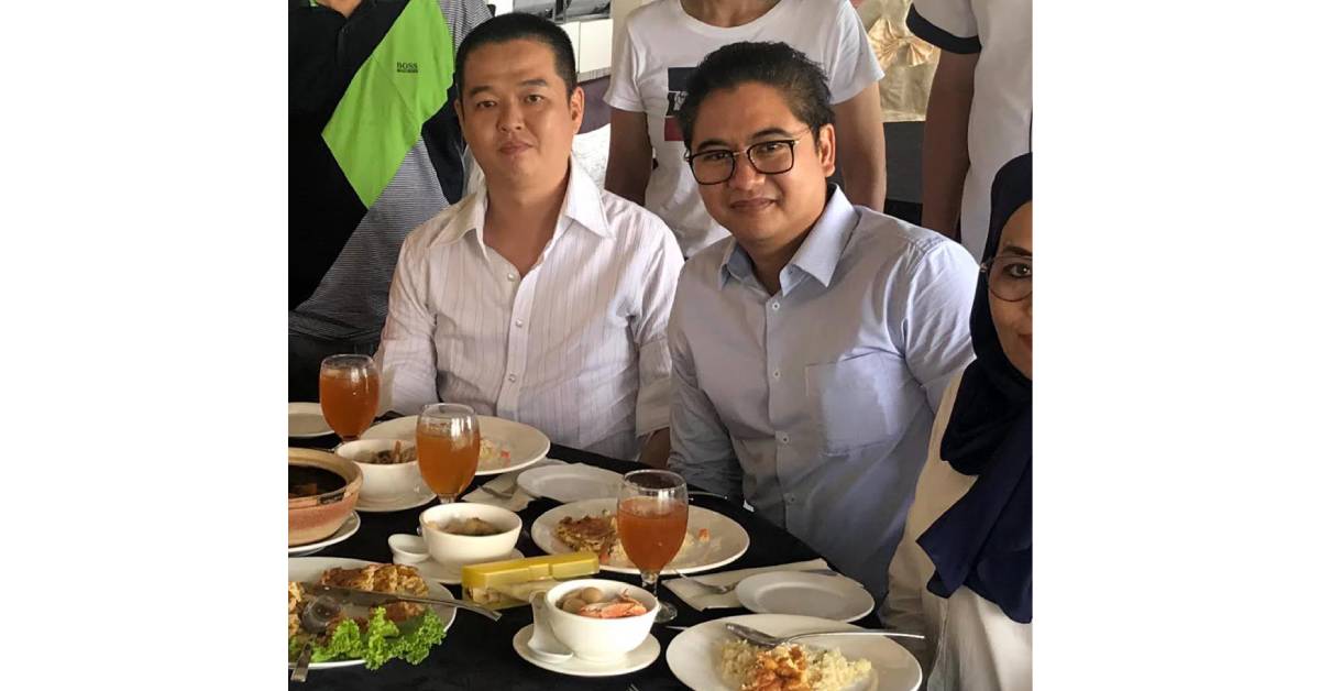 前安顺巴硕伯打马州议员添仁奈都(右)与已故许友达为好友,并经常相聚。