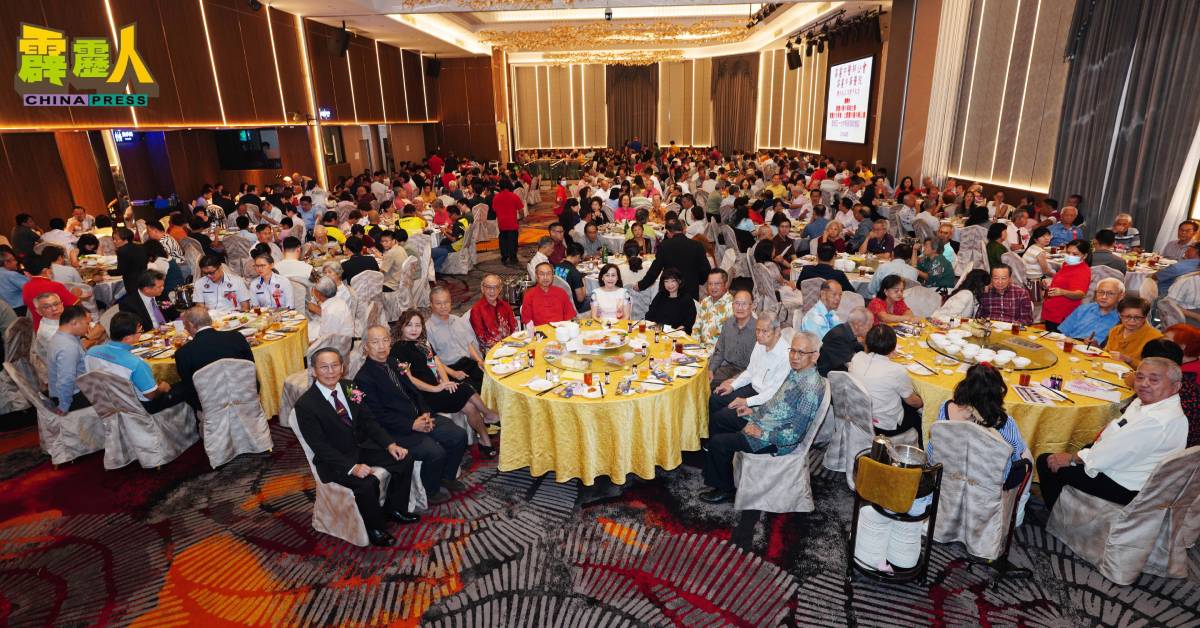 霹雳中医师公会及霹雳中华医院,联合霹雳中医中药联合会、霹雳针灸学会及北霹雳中医中药公会庆祝中医师节及该会和该院78周年纪念联欢宴会;主桌嘉宾左起为丘鉴兴、吴瑞晋、莫妙玲、张拯宗、关和贵、郑可扬、丘秋云、李美仪、罗智柔、刘伟珠、黄钦源、邓如珍。
