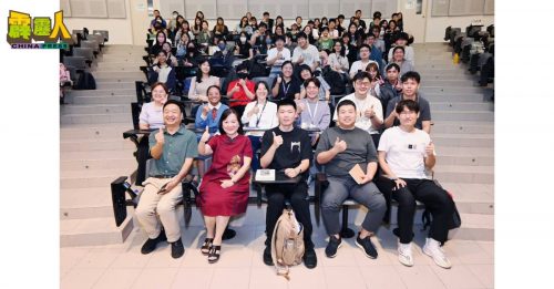 中国作家严春芳诗歌高校行走进金宝优大  促进马中文化交流1/1　