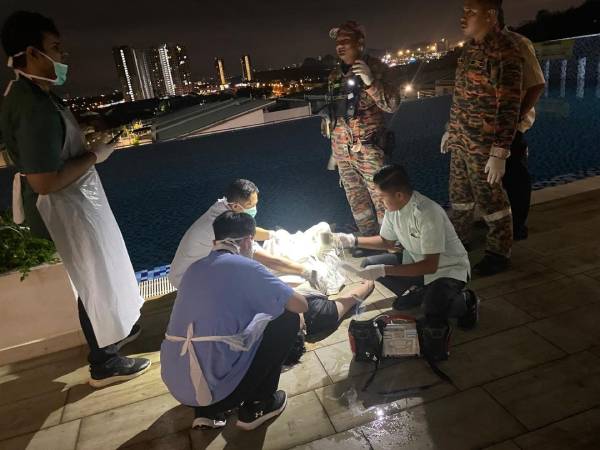 医护人员最终证实，该名男子已当场死亡。（霹消拯局）