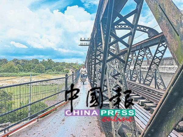 市议会已向旅游部申请更多拨款，计划加强火车桥的照明设施。