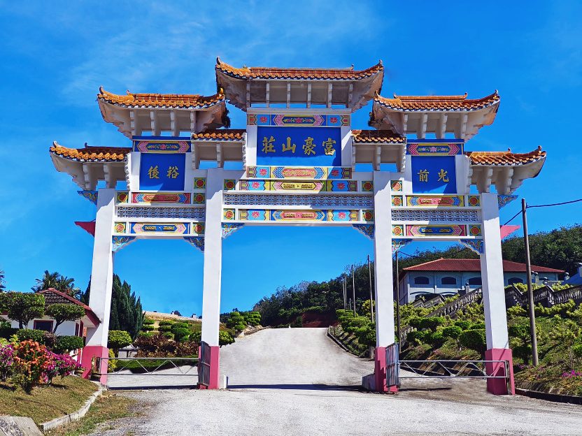 富豪山庄坐落龙脉之地,依山傍水,承载“金龟宝地”风水格局,是安息与福佑之佳境。
