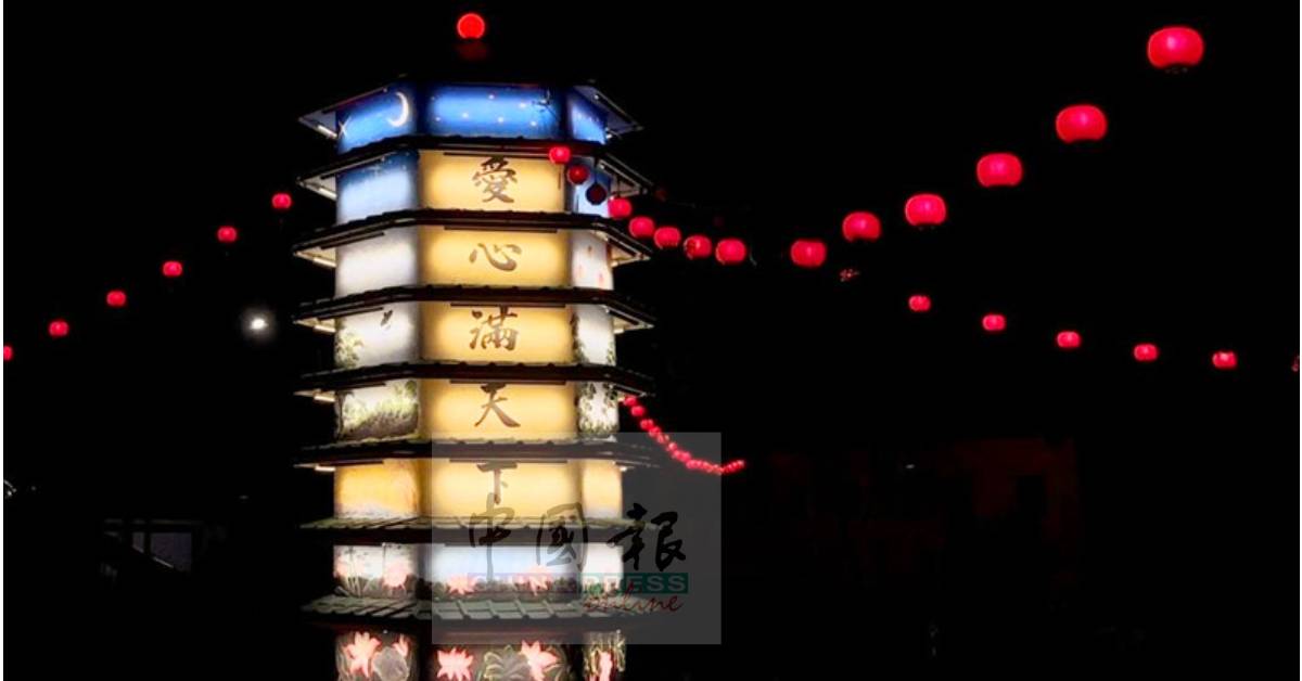 霓虹下的拿督公庙福塔。