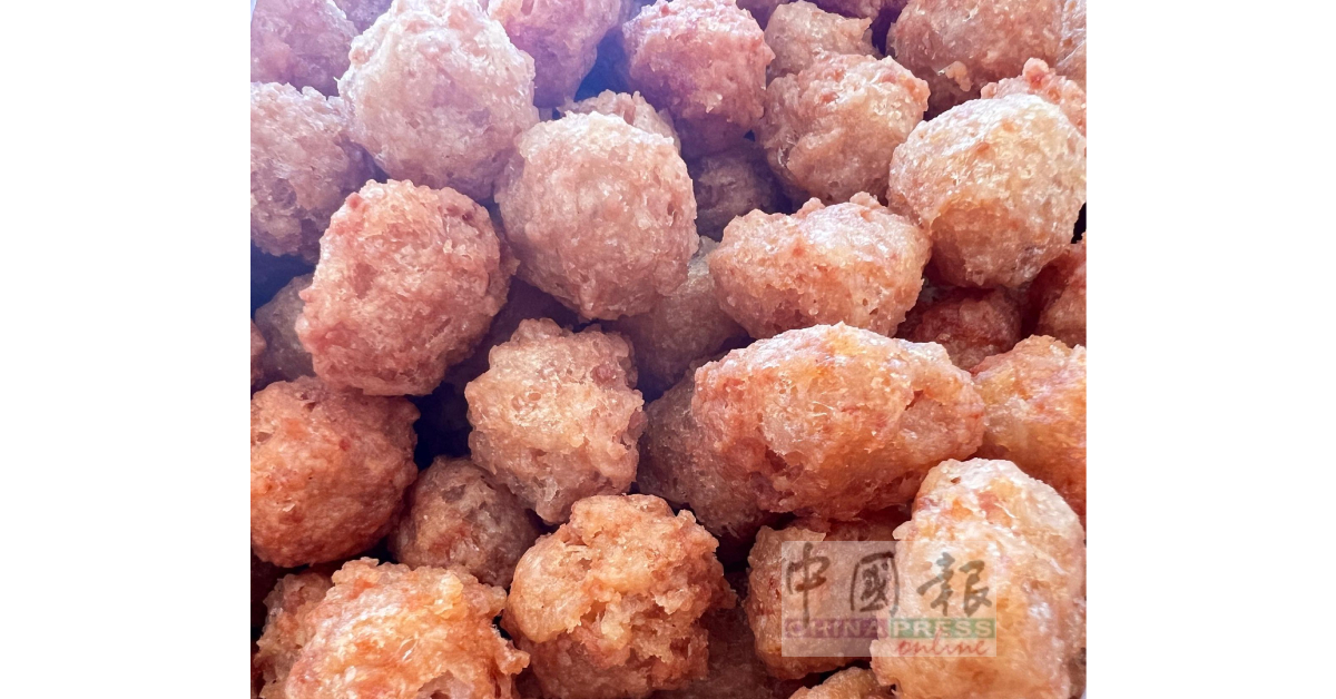 玲姐自制的炸丸是不可错过的招牌美食,逢节庆、游子返乡高峰期可日售200粒。