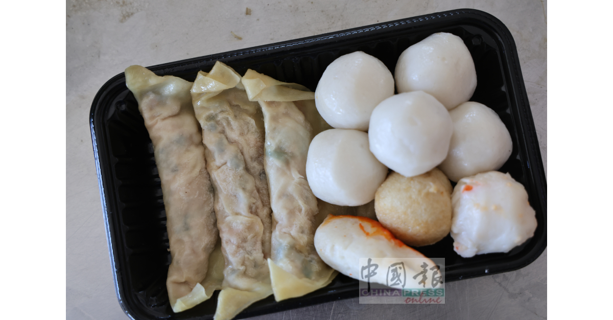 玲姐坚持每日新鲜制作各种酿料，每一种都有满满的古早味。
