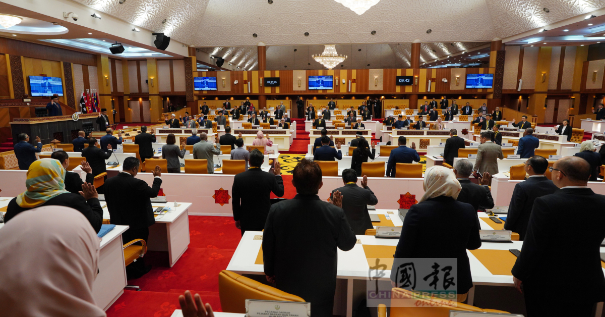 霹雳州议会史上首次全体议员,在议会开始前宣读国家原则。