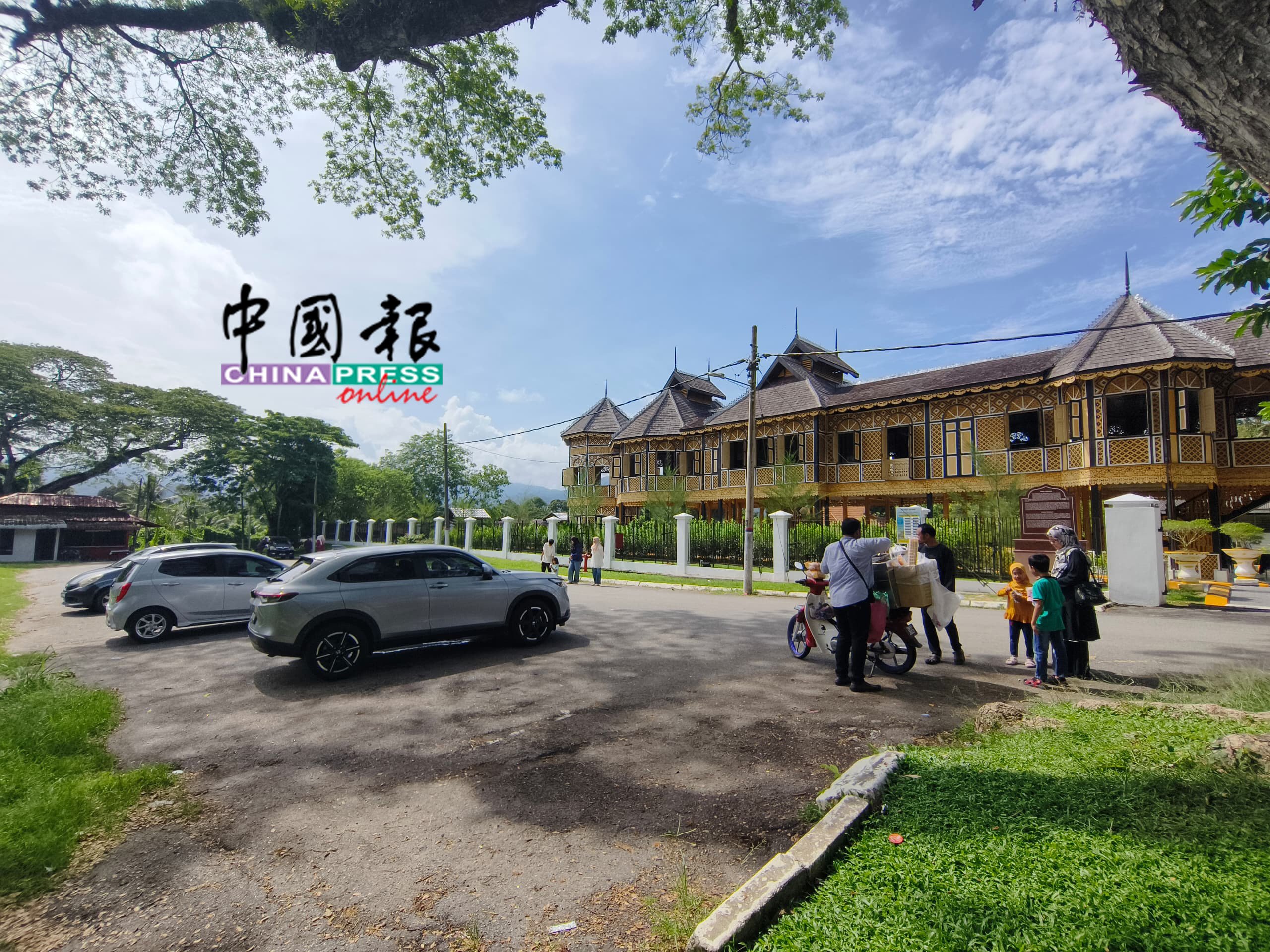 江沙各大旅游景点,人潮络绎不绝。