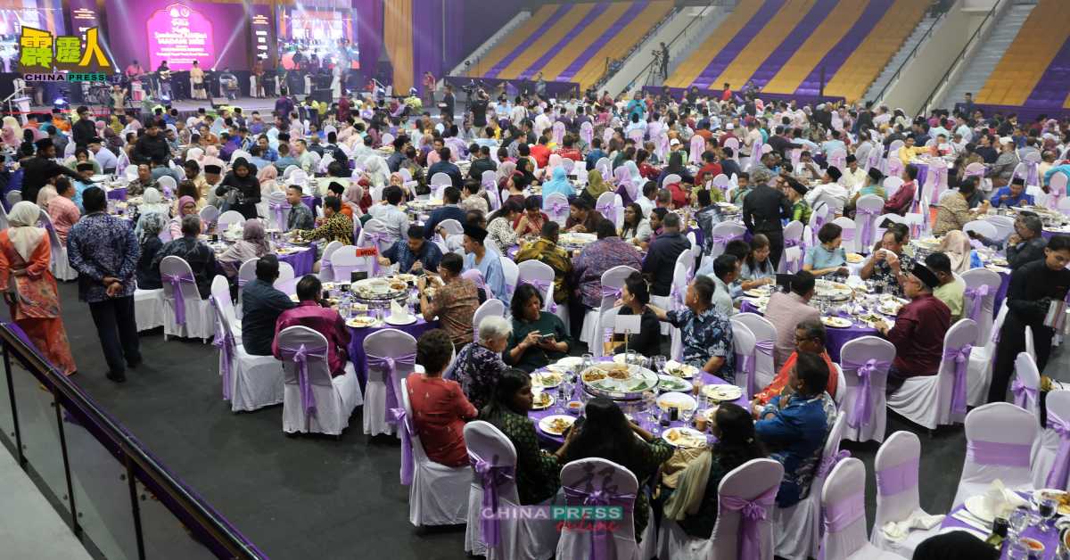 约3万5000人一同出席“昌明大马.你我同行”开斋节门户开放活动，与首相一同共庆开斋节。