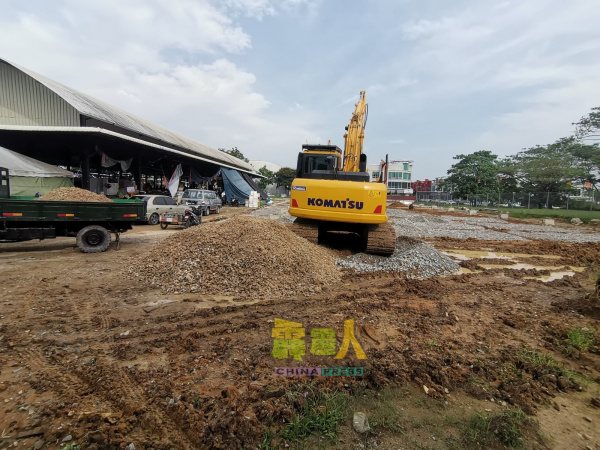 新巴刹即建在原有临时巴刹侧旁。