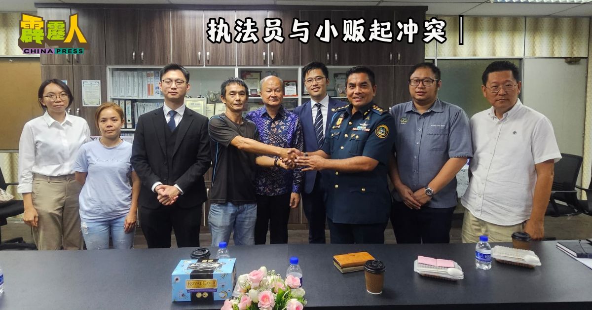 吴俊良(左4起)在谢保恒丶李存孝见证下,与阿末再雅迪握手达成和解共识;左起为乡剑平丶吴嘉丽丶谢观耀丶黄家杰及邓精伟。