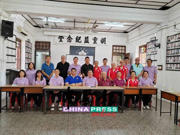 霹雳客家公会2025年至2027年第39届理事诞生。前排左起为张纾僡、何瑞莲、蓝仁俊、锺胜强、游上运、罗荣昌、蓝金海、张瑞栖及徐淑芬。