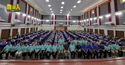 新马汶小学华文创作精英赛  215人参与包括友族