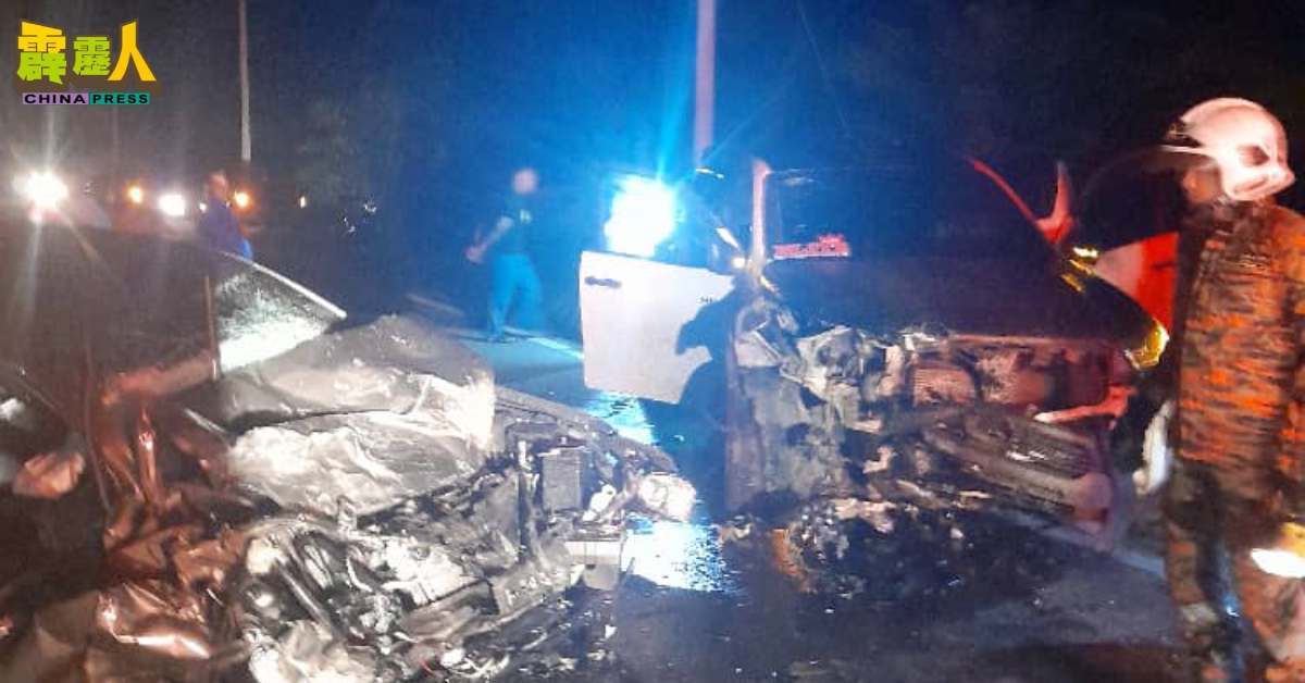 轿车与货卡迎面相撞,酿成2死2伤悲剧。