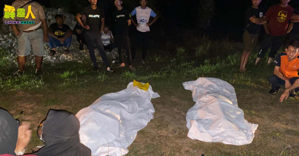 两具遗体并排横陈现场,闻讯赶至的家属悲痛欲绝,难以接受噩耗。