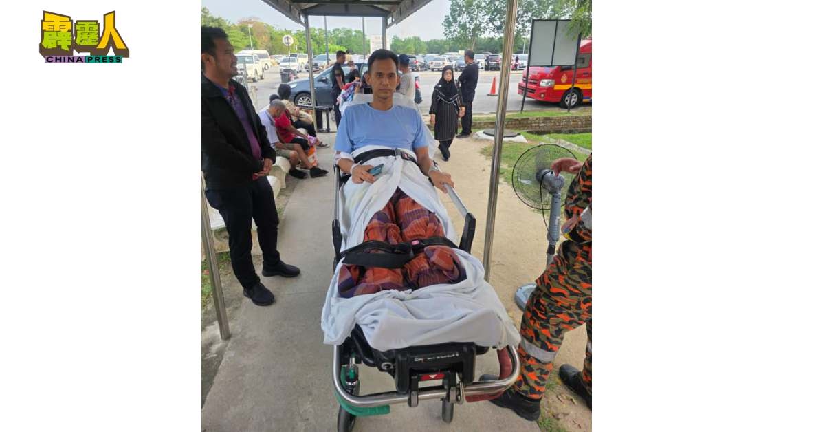 莫哈末依祖旺伍长返回华都牙也家中休养。
