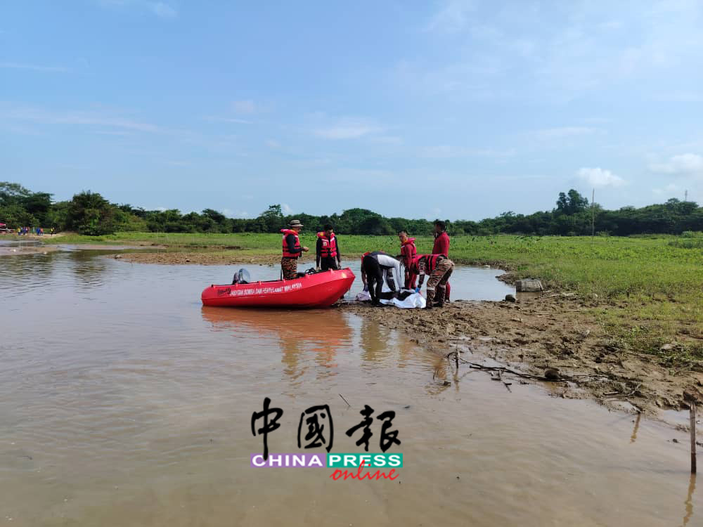 18岁巫裔青年在週五(17日)傍晚尝试横渡废矿湖时不幸溺毙,遗体已于週六(18日)上午寻获。