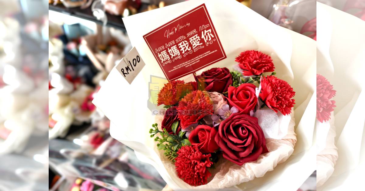 售价约百令吉的母亲节实惠香皂花束最热销。