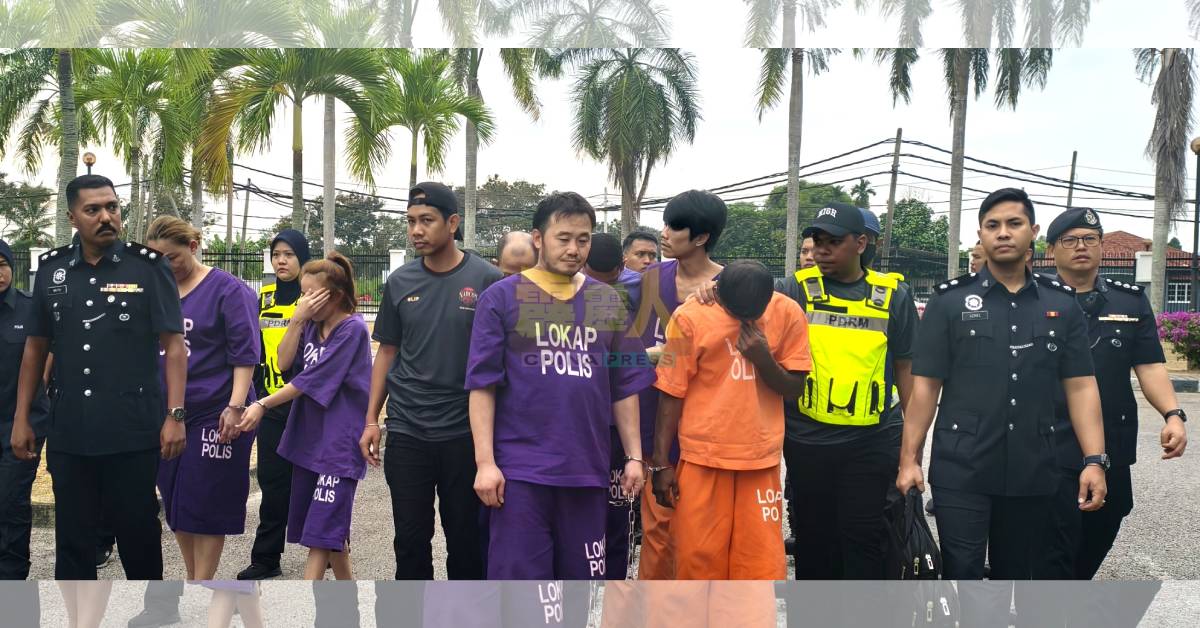 曼绒警区毒犯罪调查组主任谢忠成助理警监(右)率领团队押送犯人前往曼绒推事庭。