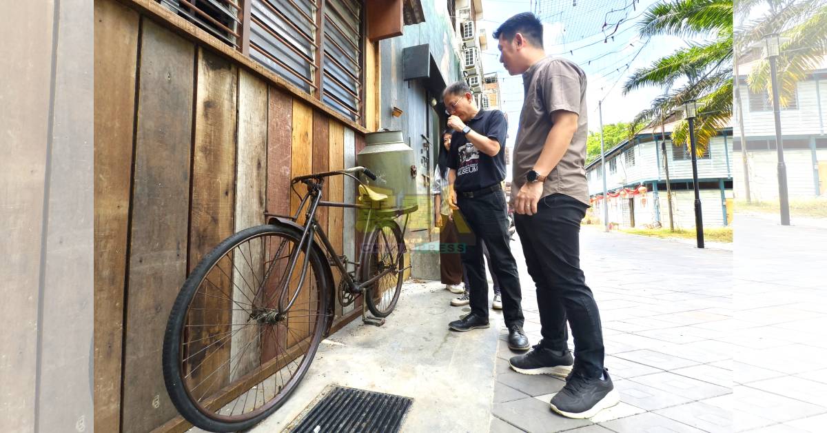 实兆远垦场博物馆捐赠1辆脚车和胶桶。
