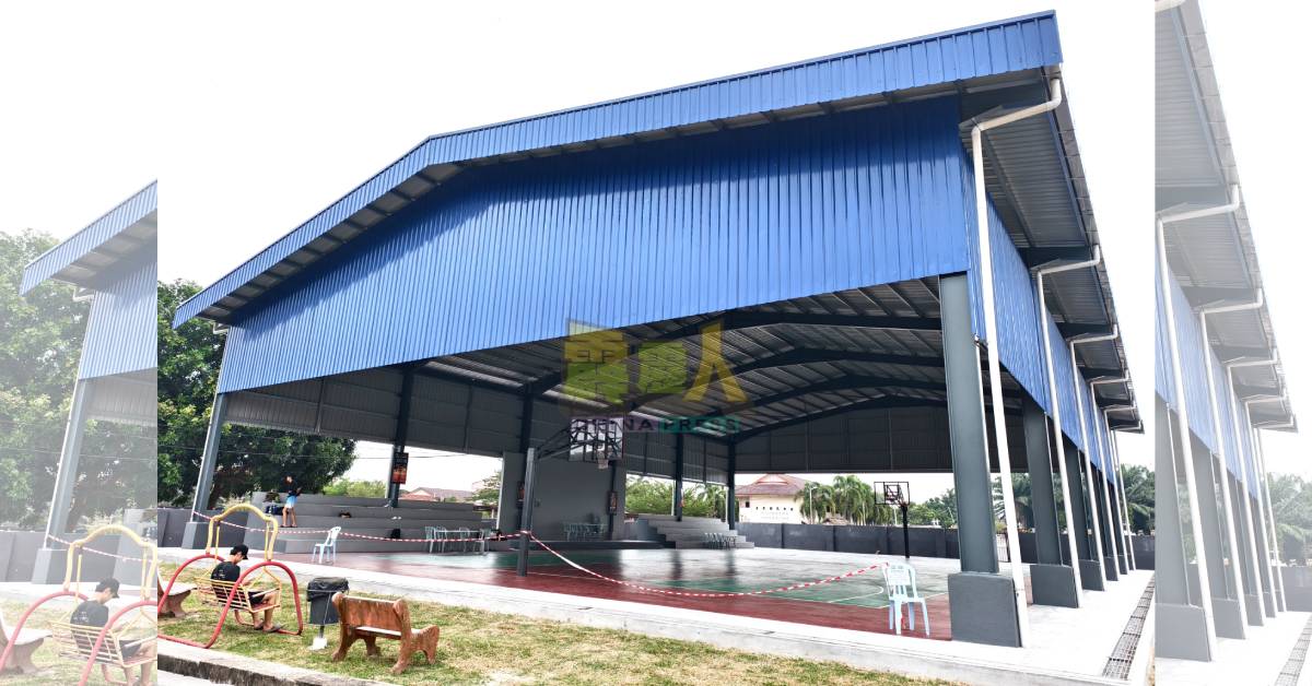 日前已竣工的卫理公会曼绒教区宣道堂雨盖篮球场。
