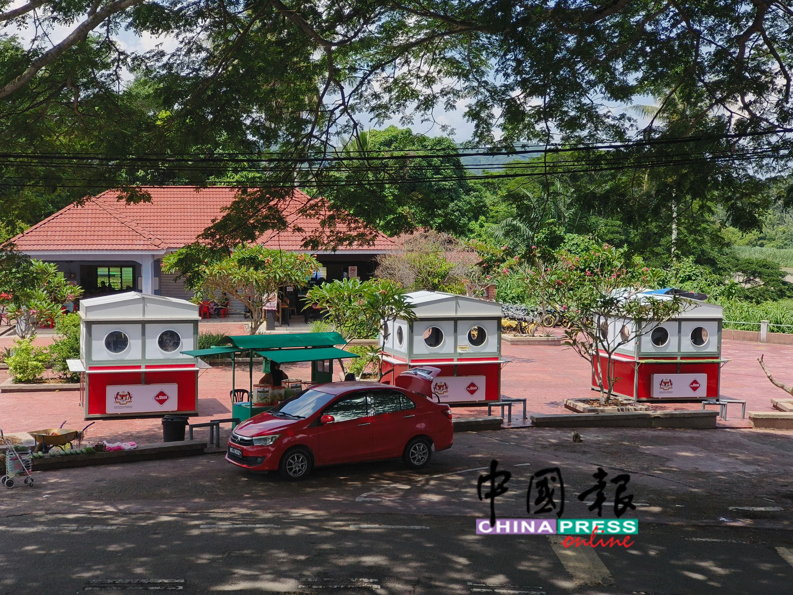 江沙市议会获分配的8个销售亭(My-Kiosk)中,位于宁罗维多利亚百年火车桥广场的3个已成功出租,反应热烈。