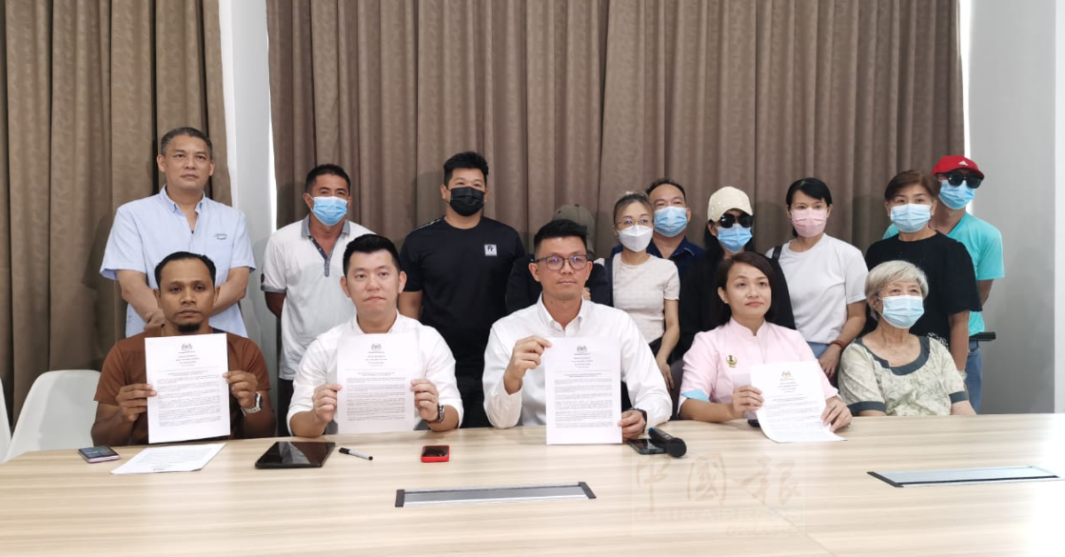 务边国会议员陈家兴(坐者右3起)与阿斯达卡州议员黄天荣,在过去一年,接获实兆远和霹州多宗偷电挖矿投的诉者案件,并召开记者会透露偷电挖矿的事宜。右2为新邦波赖州议员黄彩仪。(档案照)