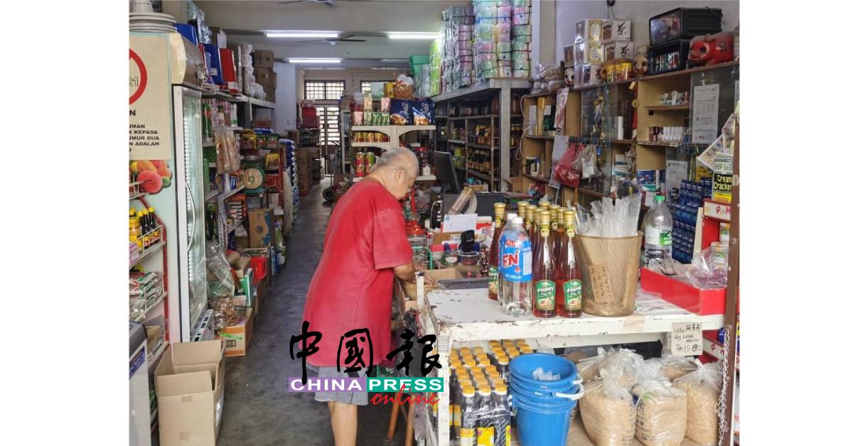 由于加入合作商店须具备特定条件，部分杂货商为免麻烦及影响现金周转而宁愿不申请。