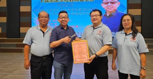 陈逸发：简化繁琐行政 让教师回归教学本质